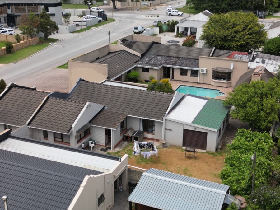 4 Bedroom Property for Sale in Overbaakens Eastern Cape